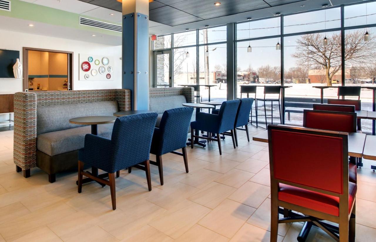 Holiday Inn Express & Suites Galesburg By Ihg מראה חיצוני תמונה