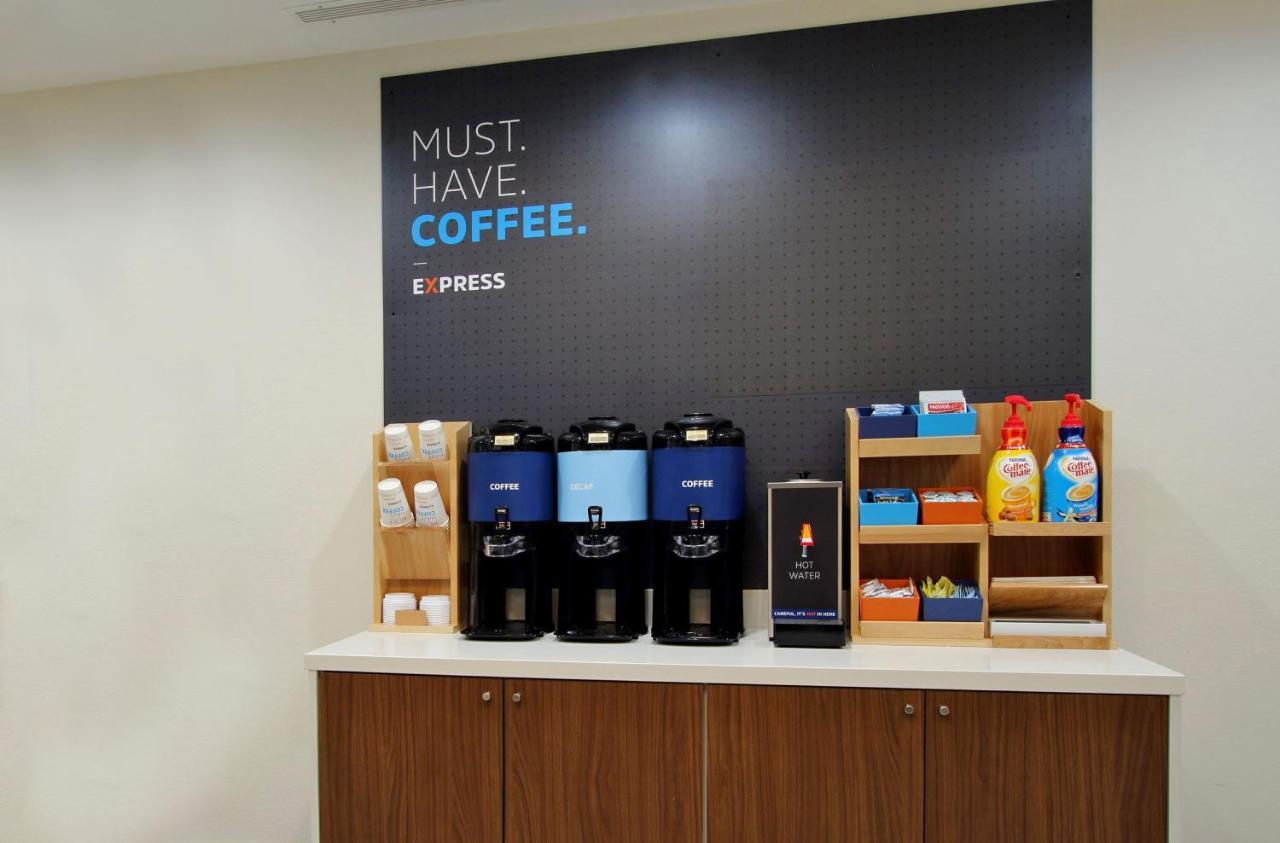 Holiday Inn Express & Suites Galesburg By Ihg מראה חיצוני תמונה